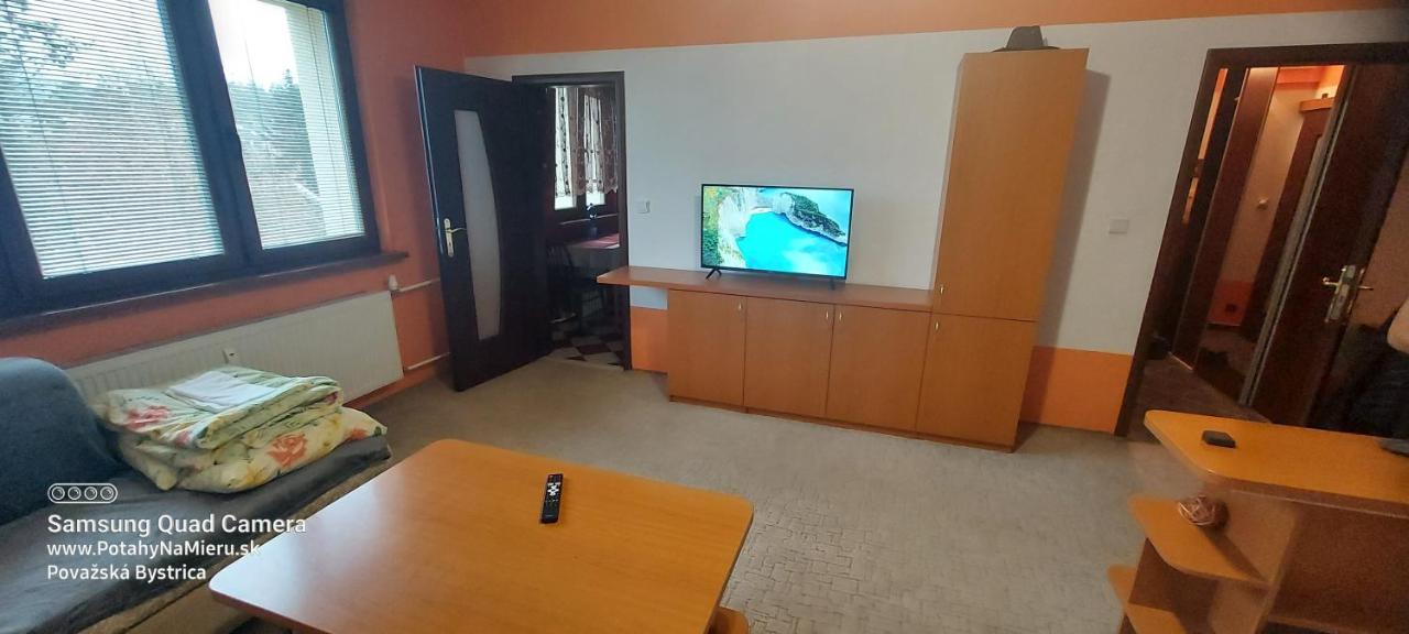 Wolf Apartman Pokojne Ubytovanie V Povazskej Bystrici Ticha Lokalita S Parkovanim Vsade Blizko Vhodne Pre Pracovne Cesty Turistiku Aj Oddych Plne Vybavena Kuchyna Поважска-Бистрица Экстерьер фото